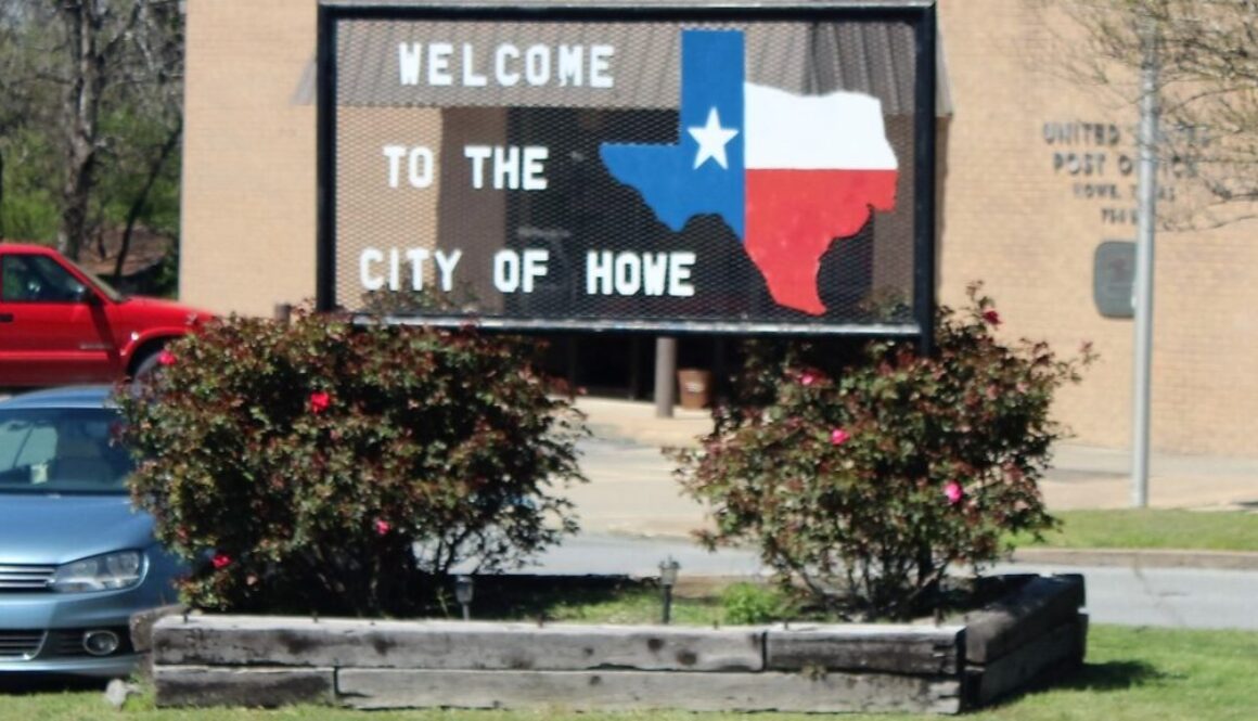 Welcome to Howe Texas roadside welcome sign