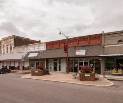 Whitesboro ISD guide — downtown Whitesboro, Texas streetscape near western Grayson County schools