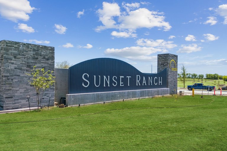 Sunset Ranch entrance monument sign in the Gunter TX area, a Trophy Signature Homes community in unincorporated Grayson County